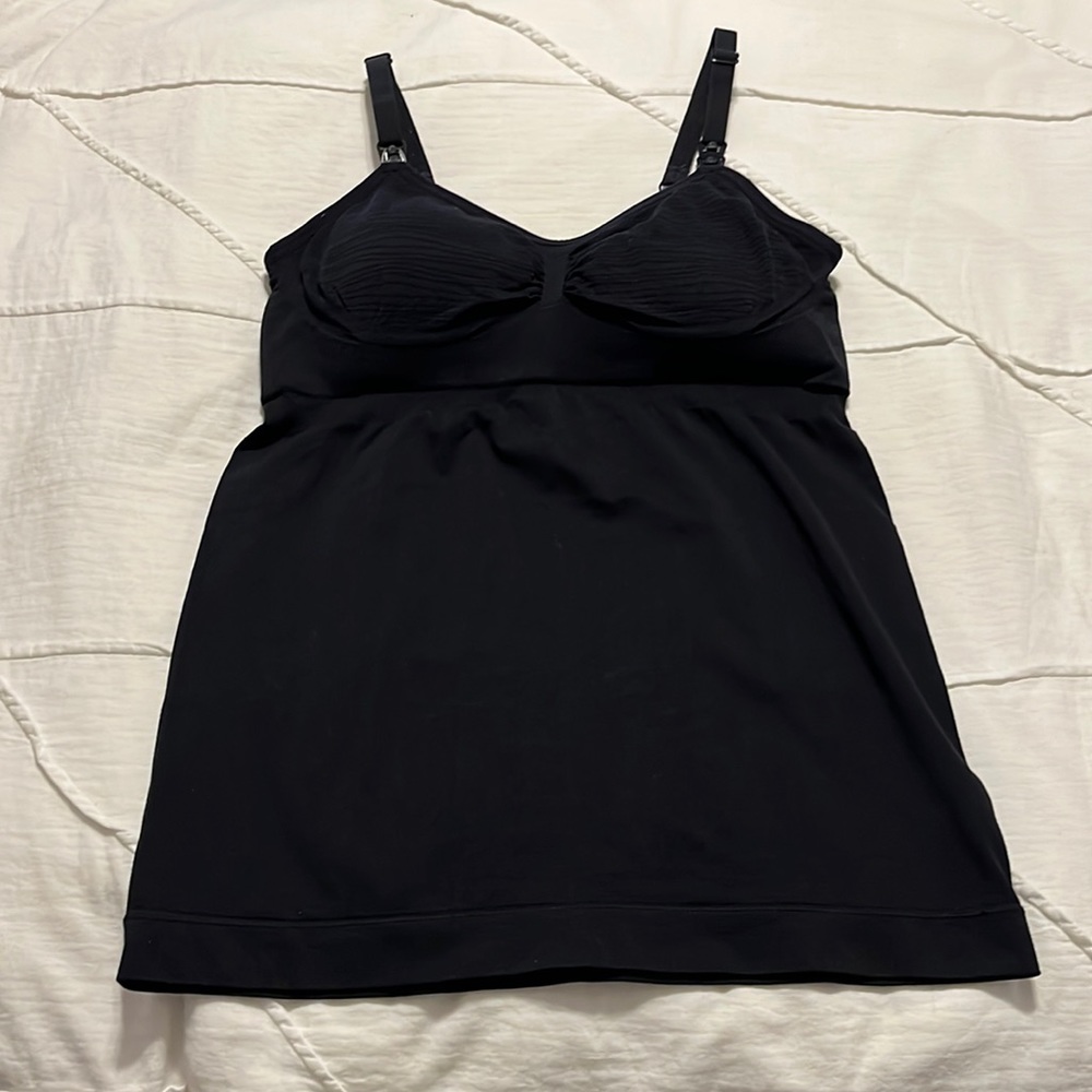 Kindred bravely nursing and pumping tank. Size medium, black.